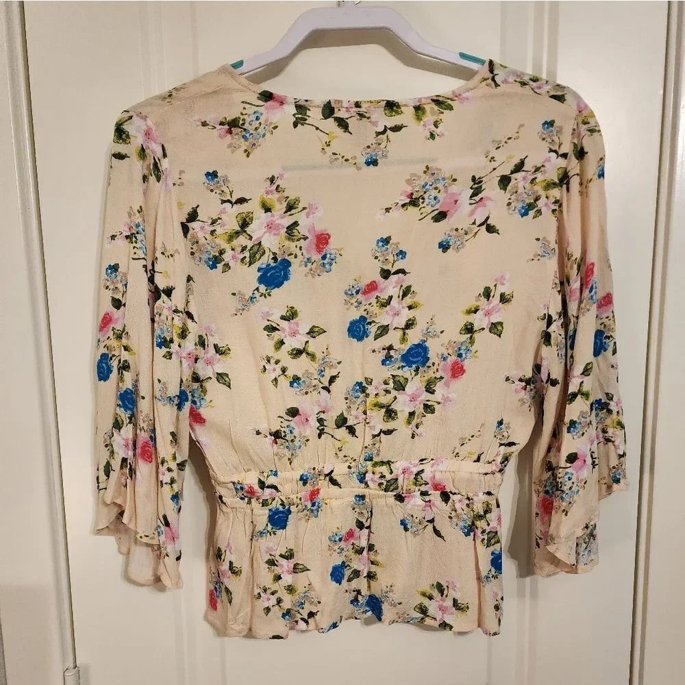 Vylette Top - Picture 3 of 4